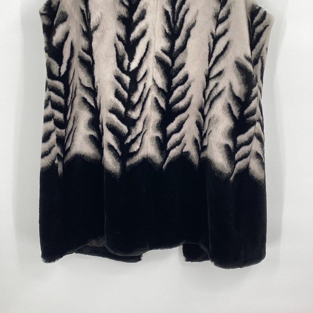 Outdoor Edition by Parkhurst Silver and Black Faux Fur Long Vest - Picture 9 of 10